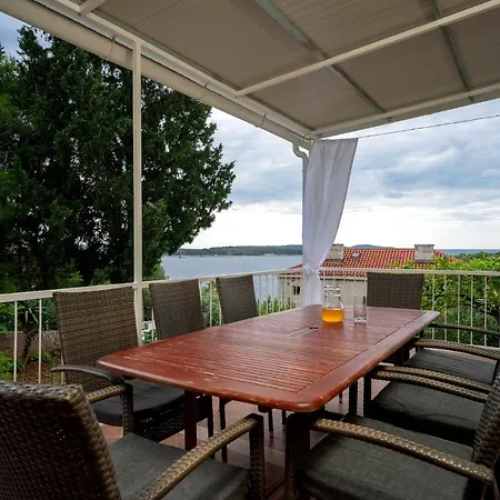 Rinada - Zf Hvar フヴァル