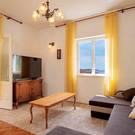 Rinada - Zf Hvar Χβαρ