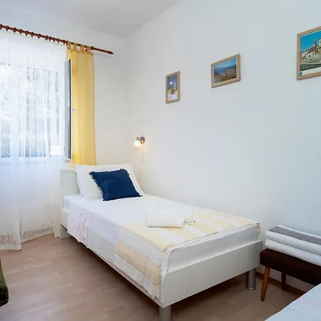 Rinada - Zf Hvar Daire